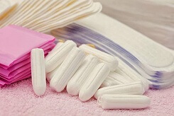 SỐC: Băng vệ sinh được làm từ phế liệu