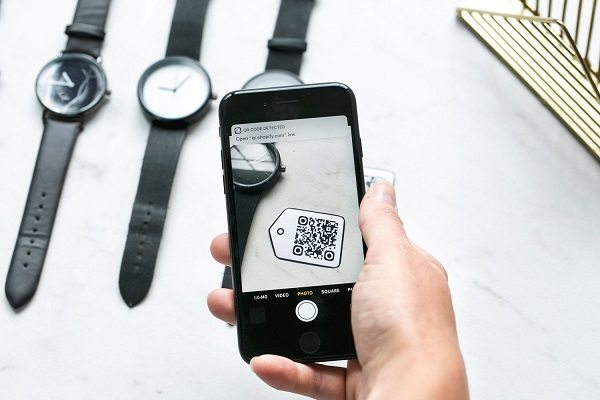chong-tran-hang-voi-tem-qr-code